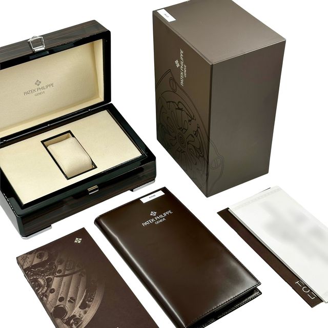 Patek Philippe Calatrava 5227G-010 Image 5